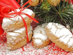 Ричарели – италиански бадемови бисквитки (сладки) с пудра захар от Сиена - снимка на рецептата
